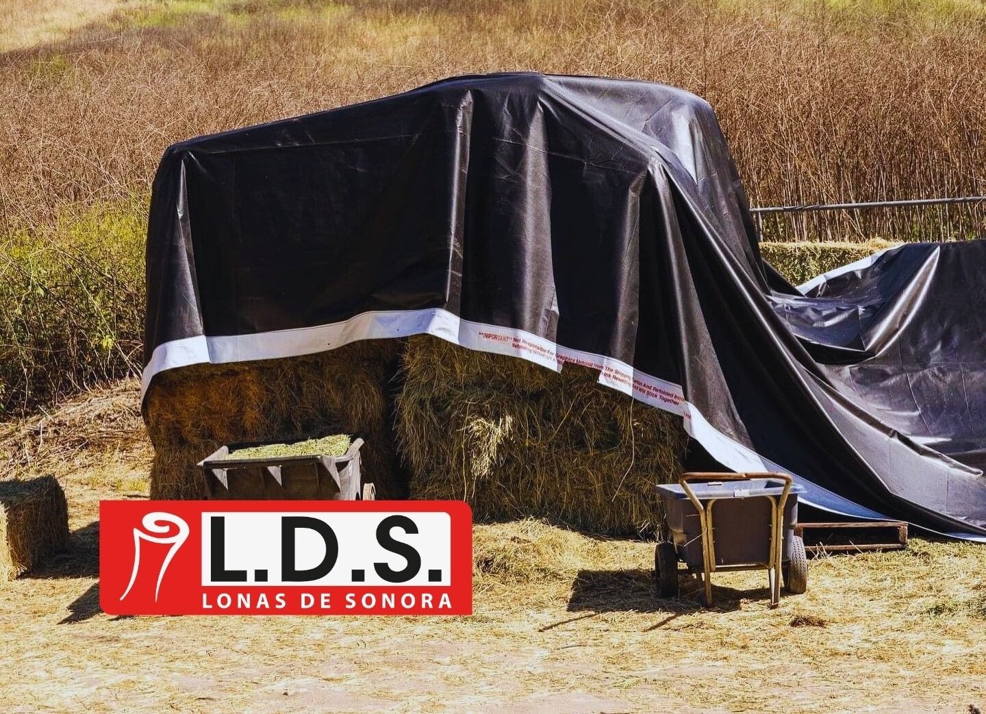 Lona seminueva cubriendo material